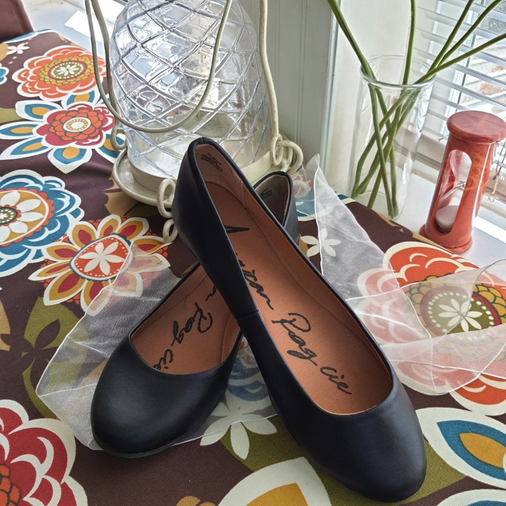 American Rag Cie Ellie Black Slip-On Ballet Flats